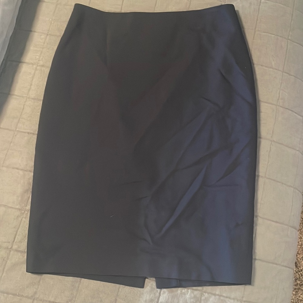 Ann Taylor size 2 petite navy blue pencil skirt.